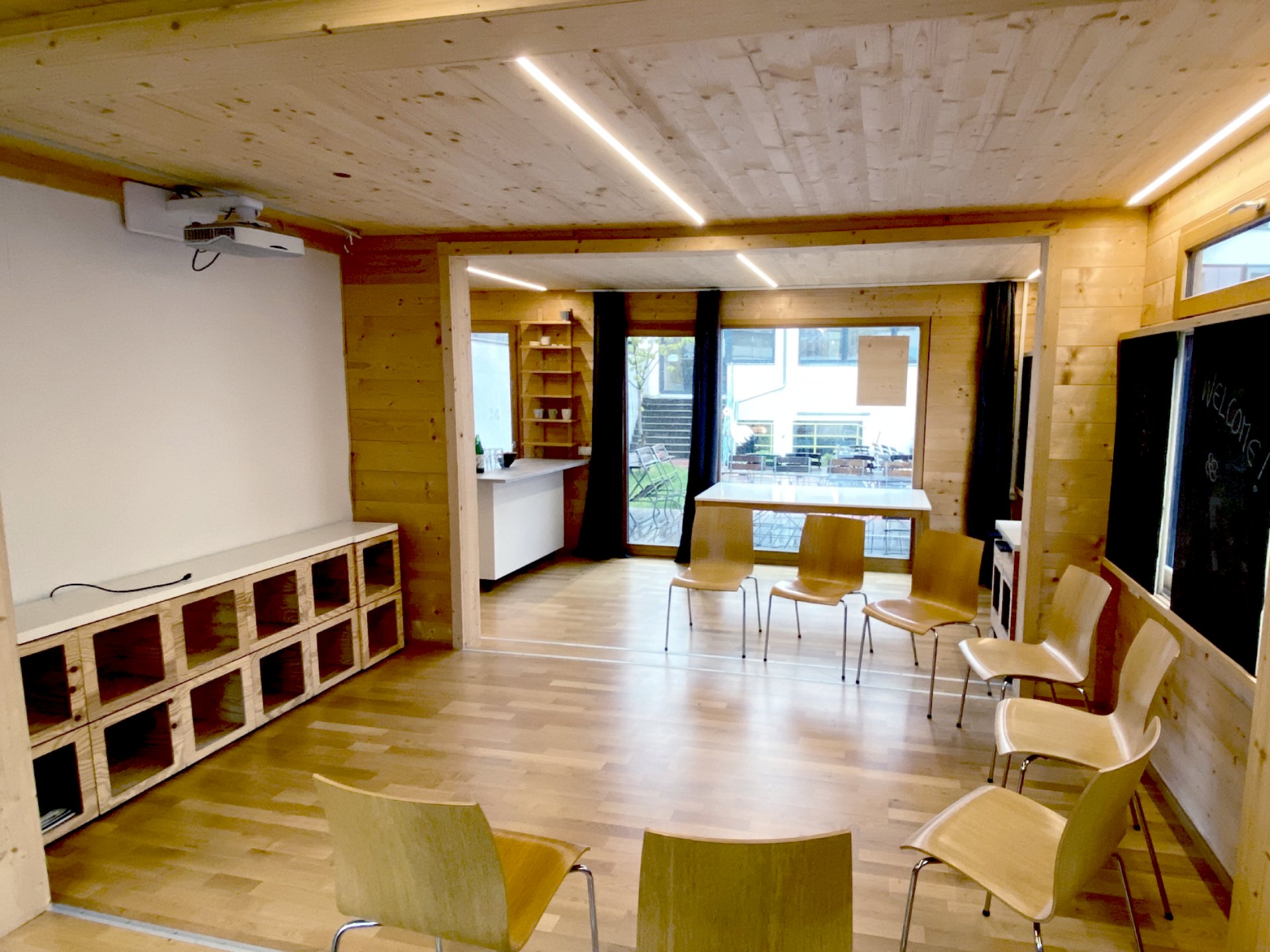 Wood_Lab Seminarraum, groß und hell mit Sitzmöglichkeiten